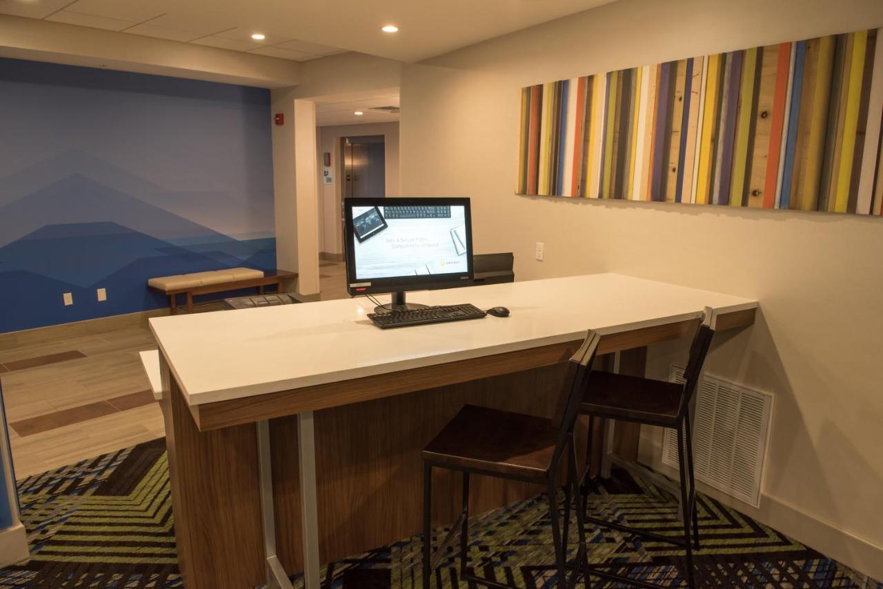 Holiday Inn Express & Suites - Warsaw - E Center By Ihg Luaran gambar