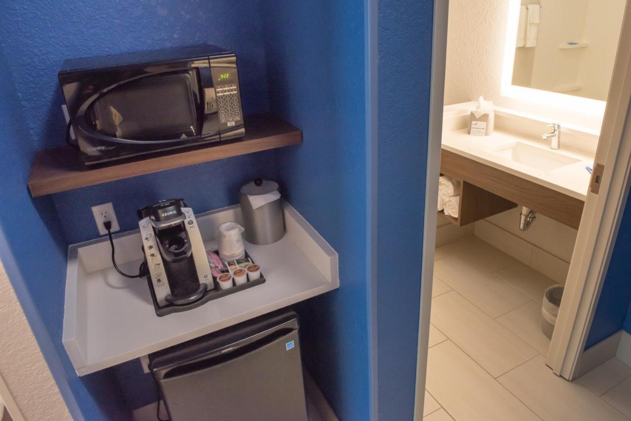 Holiday Inn Express & Suites - Warsaw - E Center By Ihg Luaran gambar