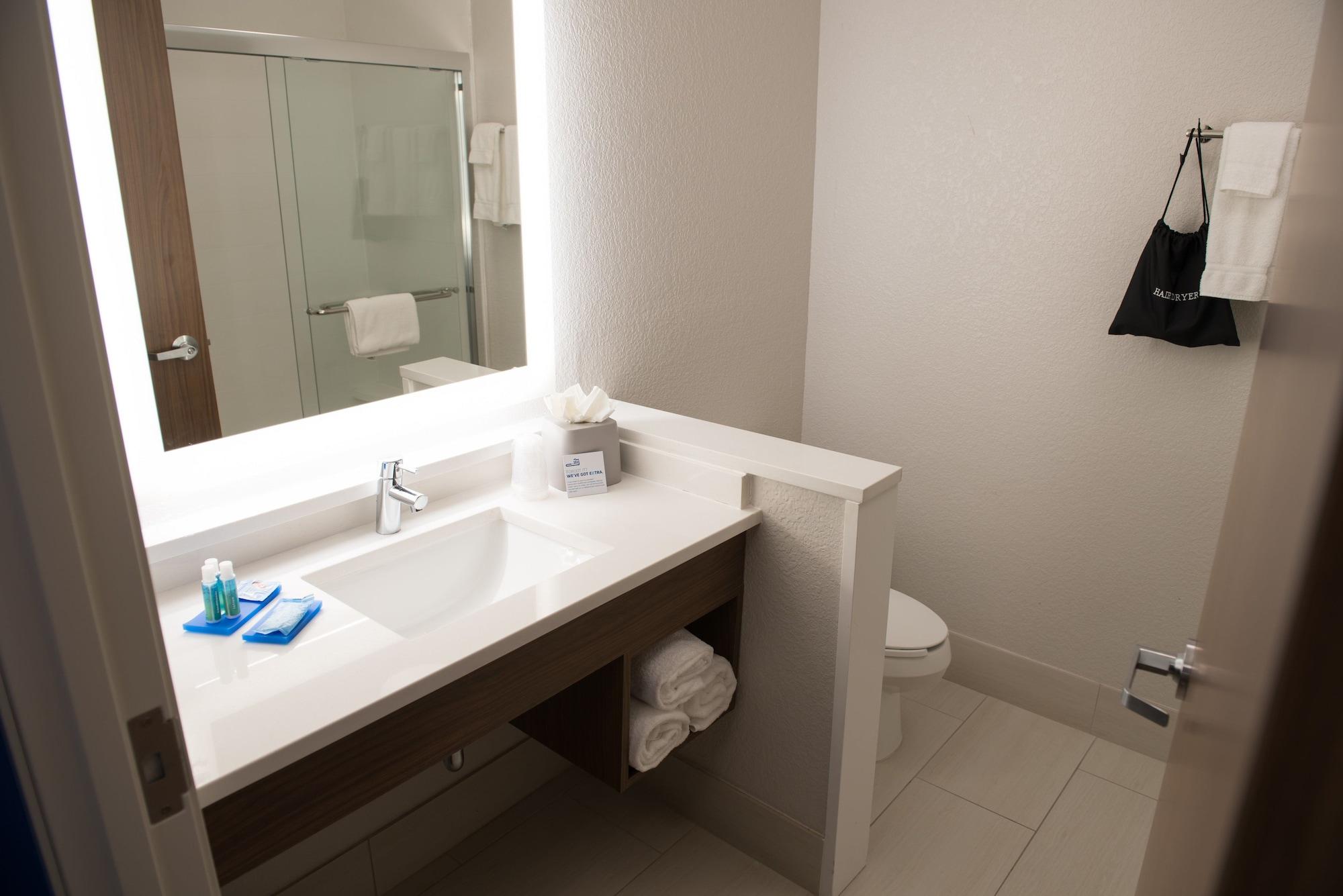 Holiday Inn Express & Suites - Warsaw - E Center By Ihg Luaran gambar