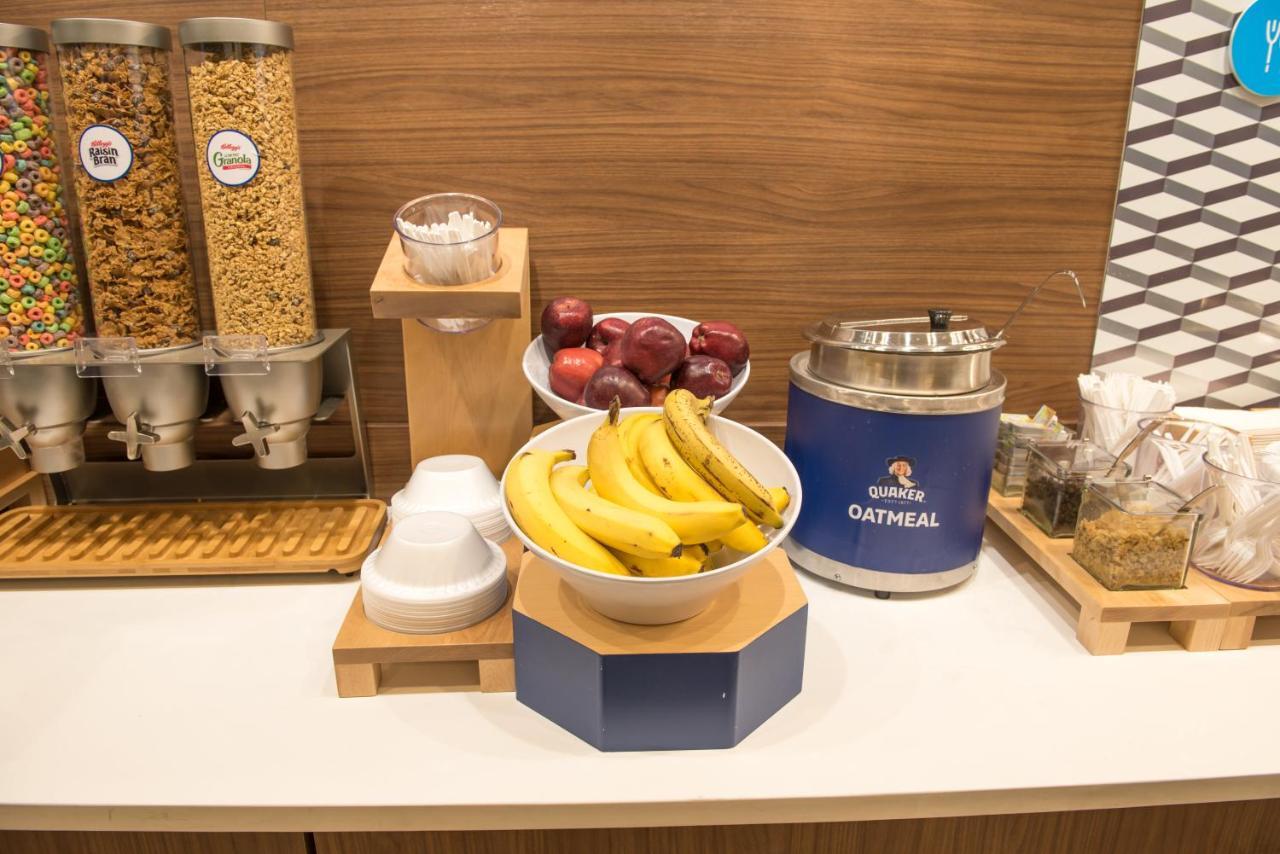 Holiday Inn Express & Suites - Warsaw - E Center By Ihg Luaran gambar