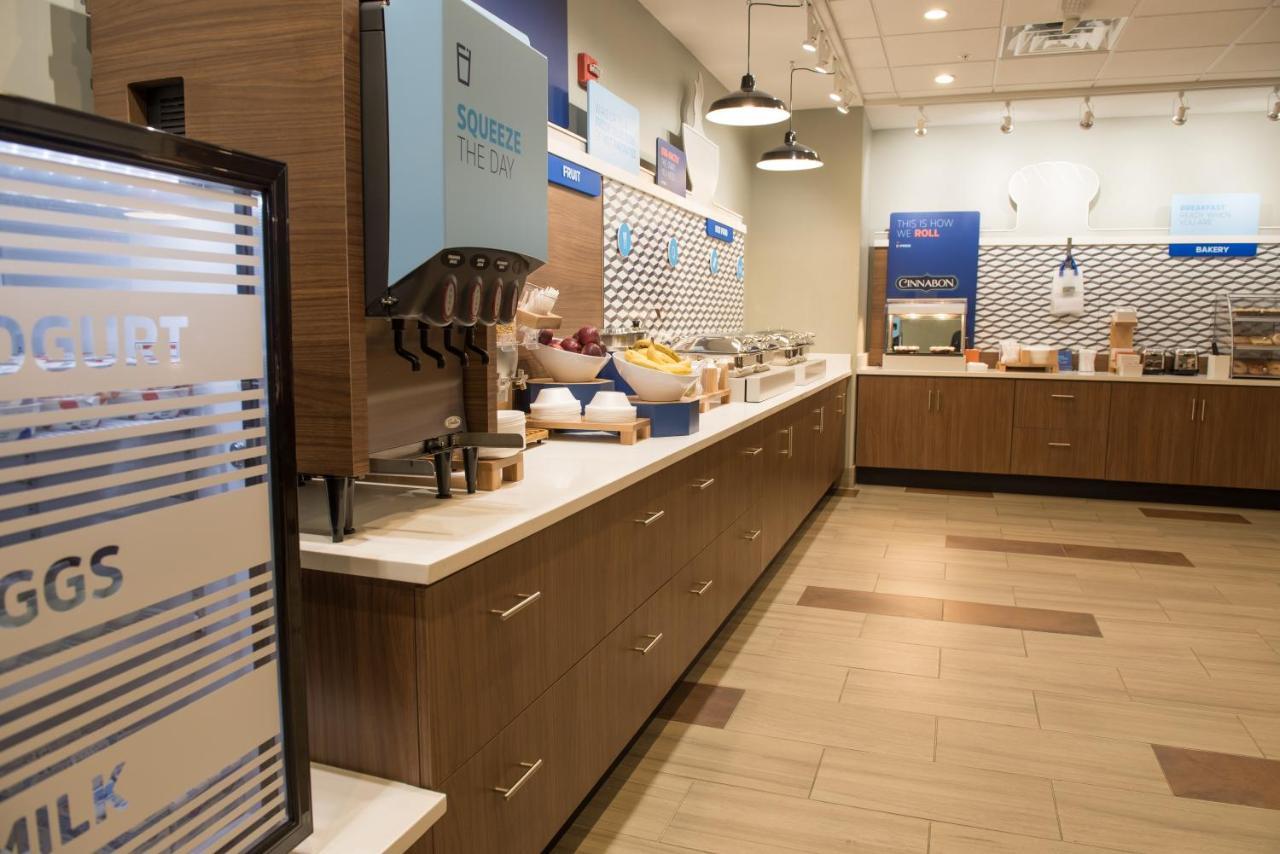 Holiday Inn Express & Suites - Warsaw - E Center By Ihg Luaran gambar