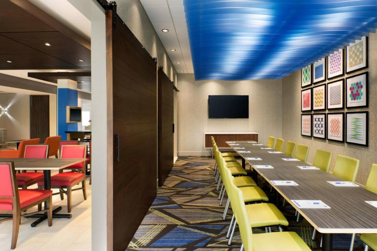 Holiday Inn Express & Suites - Warsaw - E Center By Ihg Luaran gambar
