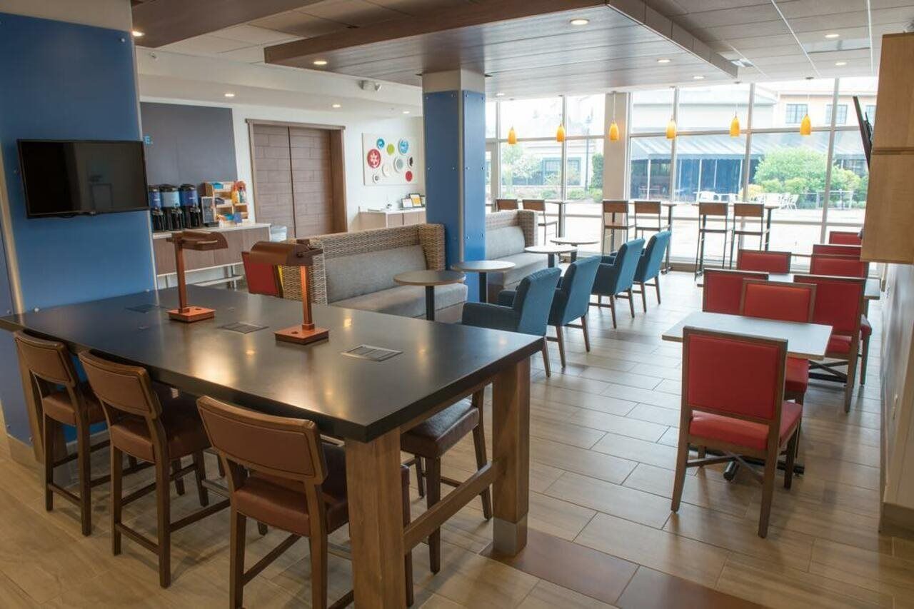 Holiday Inn Express & Suites - Warsaw - E Center By Ihg Luaran gambar