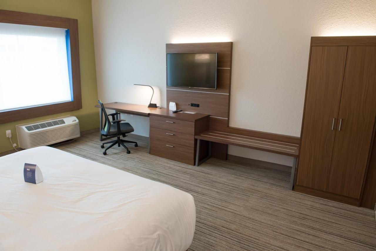 Holiday Inn Express & Suites - Warsaw - E Center By Ihg Luaran gambar
