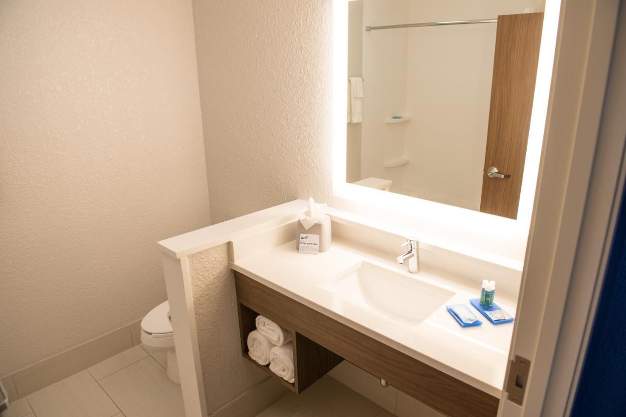 Holiday Inn Express & Suites - Warsaw - E Center By Ihg Luaran gambar